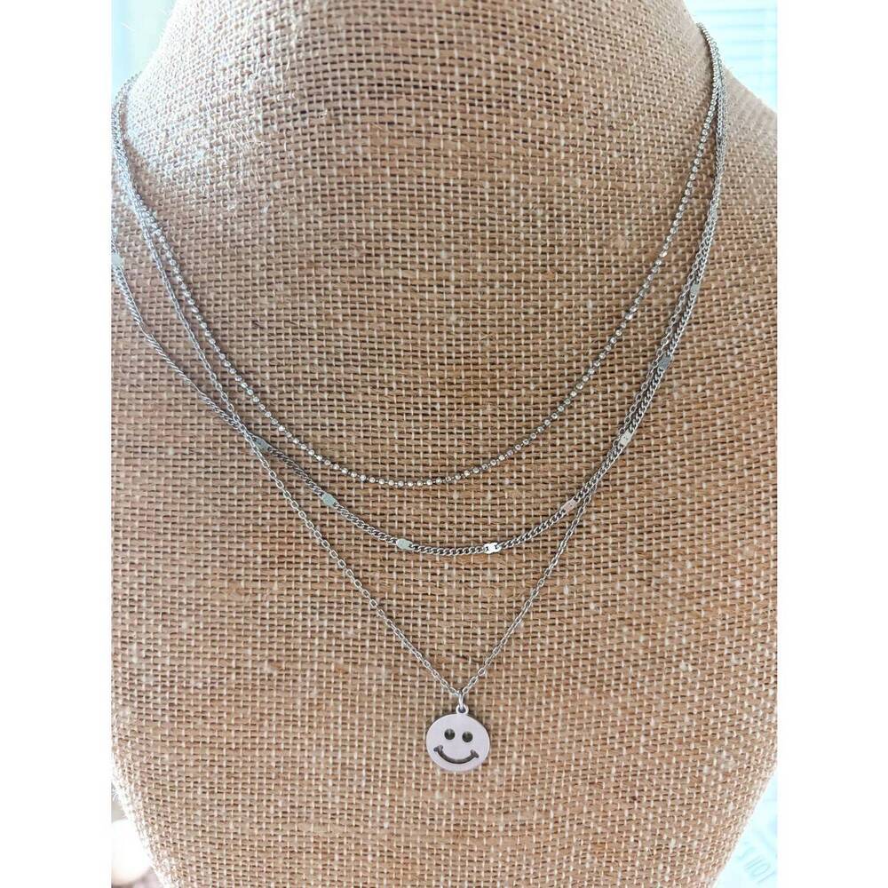 NEW SOUTHERN SEOUL women's smiley face layered necklace in silver